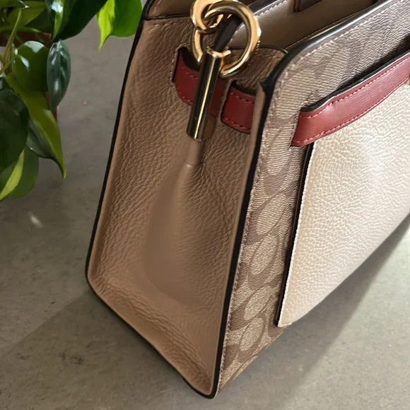 Coach Lane Carryall - Picture 4 of 15